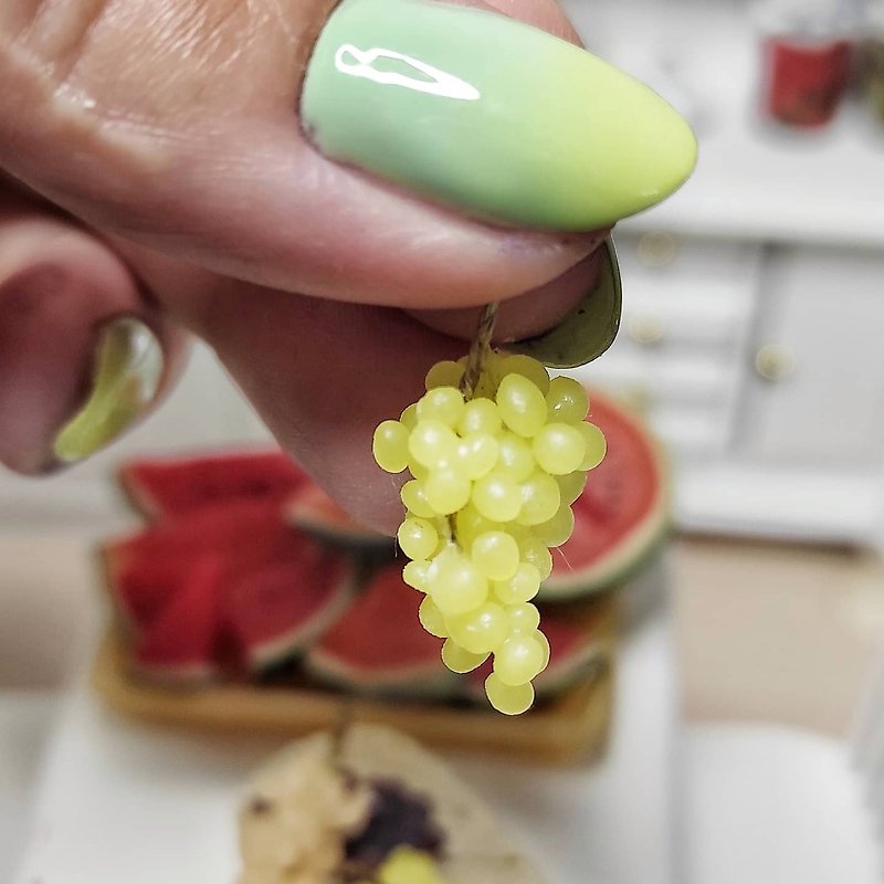 Realistic grapes, dollhouse, mini fruit, miniature, gift idea - ตุ๊กตา - ดินเหนียว หลากหลายสี