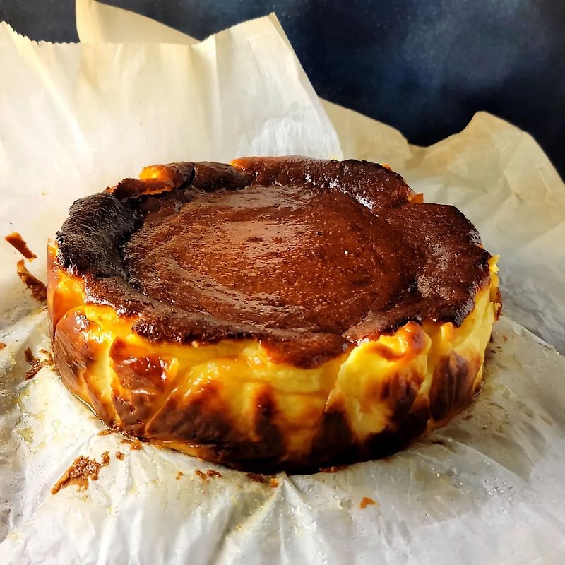 【Eleven Desserts】Basque Caramel Cheesecake Classic Original - Cake & Desserts - Other Materials Brown