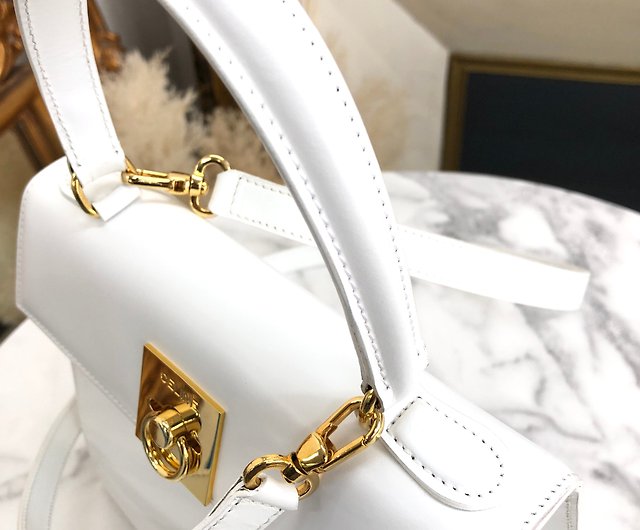 Chanel Mini White Canvas Chain Strap Shoulder Bag - Shop cnjpvintage  Messenger Bags & Sling Bags - Pinkoi