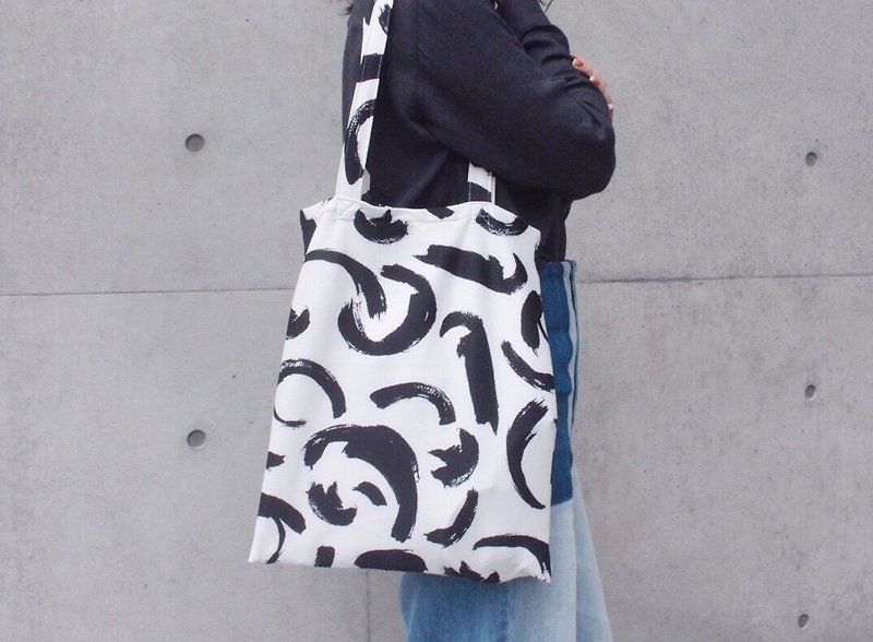 Bubble eye exam bag - black and white shopping bag - กระเป๋าแมสเซนเจอร์ - ผ้าฝ้าย/ผ้าลินิน ขาว