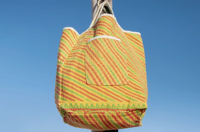 紗麗布手拿包 古布手提包 手工刺繡小物袋 手工縫紗麗布便當袋-彩 - 側背包/斜背包 - 棉．麻 多色