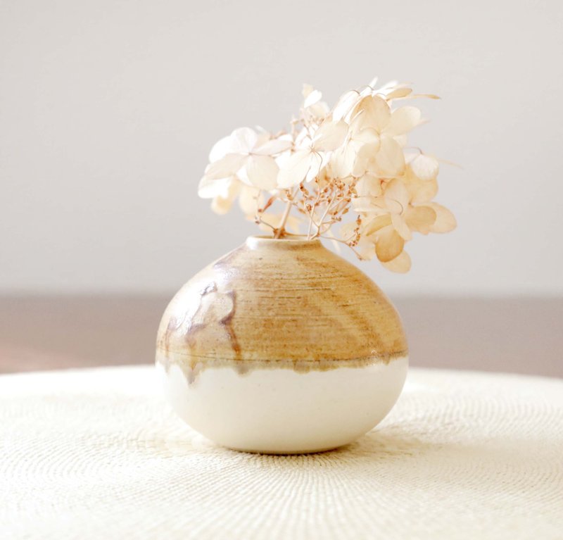 Plump round yellow and white vase 1 - เซรามิก - ดินเผา สีส้ม