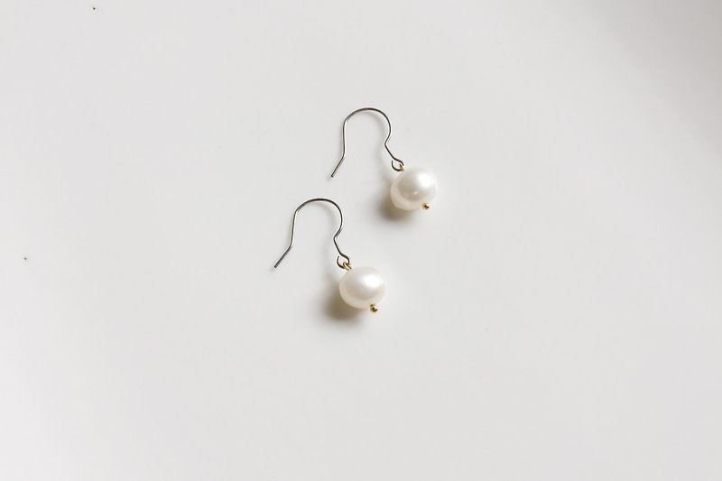 Pearl Pearl Boobou Natural Cultured Pearl Earrings - ต่างหู - โลหะ ขาว