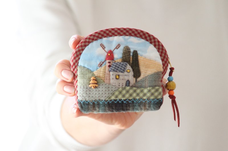 Quilted Purse With Zipper, Embroidered Tiny Coin Purse, Tuscany-inspired. - กระเป๋าเครื่องสำอาง - วัสดุอื่นๆ 