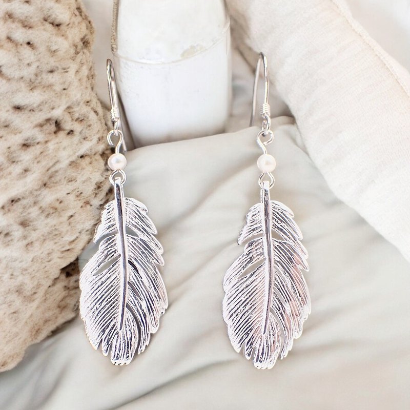 Feather Silver 925 & Fresh Water Pearl Earrings - ต่างหู - เงิน สีเงิน