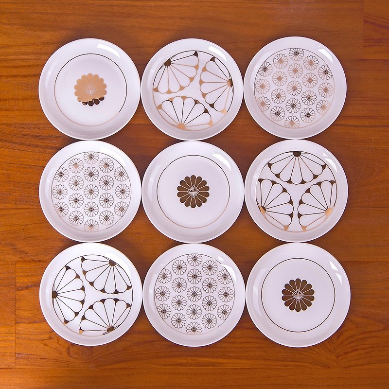 Tainan Governor's Mansion Limited Edition-Chrysanthemum Pattern Snack Plate [Single Entry] - Small Plates & Saucers - Porcelain White