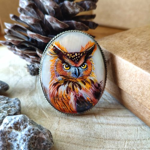 Charm.arts Eagle owl mother of pearl brooch, handmade bird pin jewelry for elegant women