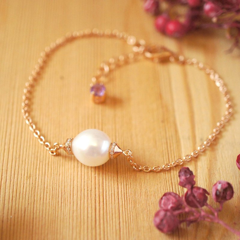 Victoria – 8x10mm Oval Freshwater Pearl With Amethyst 18k Rose Gold Plated Silver Bracelet - Bracelets - Gemstone White