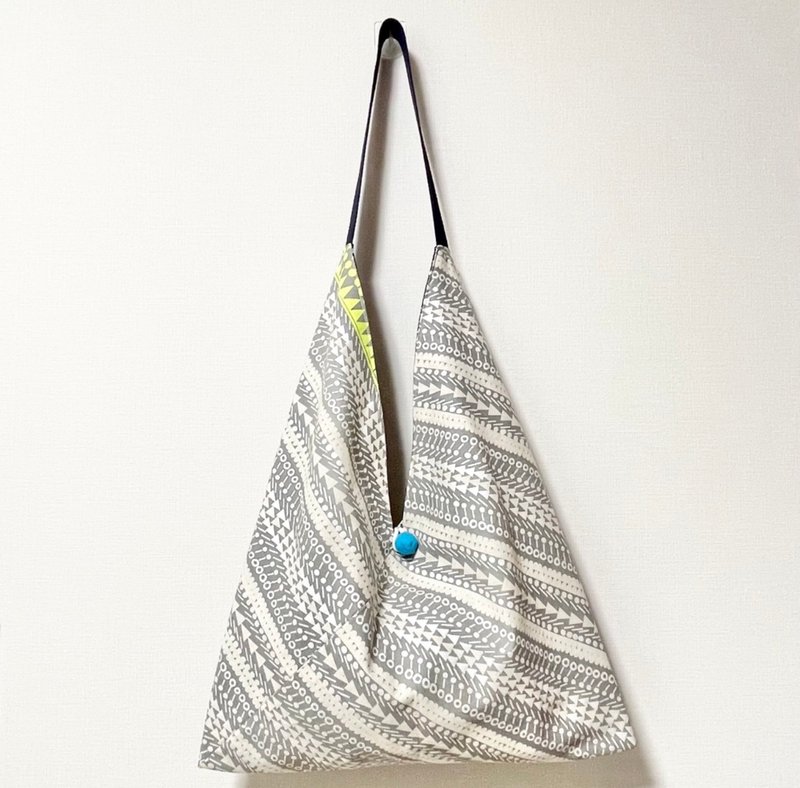 2025 spot/Japanese rice dumpling-shaped side backpack/large size/silver stripes - Messenger Bags & Sling Bags - Cotton & Hemp Silver