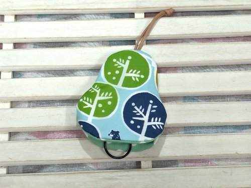 非玩布可-手作布雜貨 Play-handmade groceries 森林(淺藍) 梨型防水鑰匙包【K200303】