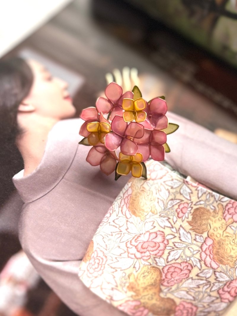 秋之粉與黃繡球髮梳 一組販售 - 髮夾/髮圈 - 樹脂 粉紅色