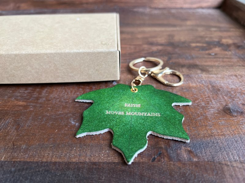 Maple Leaf Leather Charm/Keychain (Green) - Customizable with Your Name - พวงกุญแจ - หนังแท้ สีเขียว