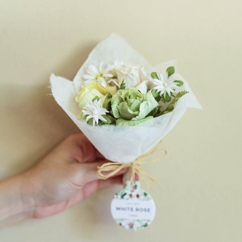 ช่อดอกไม้ขนาดจิ๋ว ดอกกุหลาบโทนสีขาวเขียว - ตกแต่งต้นไม้ - กระดาษ สีเขียว