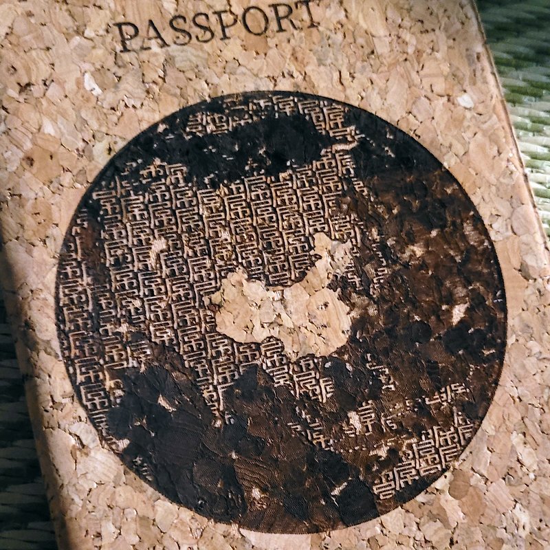 全世界のパスポートカバー移民ギフト別れギフト香港ハンドレターを乾燥させる全国コンドームディック - 財布 - 木製 ブラウン