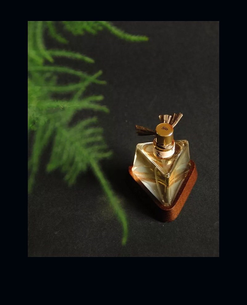 P.Seven - Taiwanese Tea perfume / Limited Dark Walnut Color - Fragrances - Wood Brown