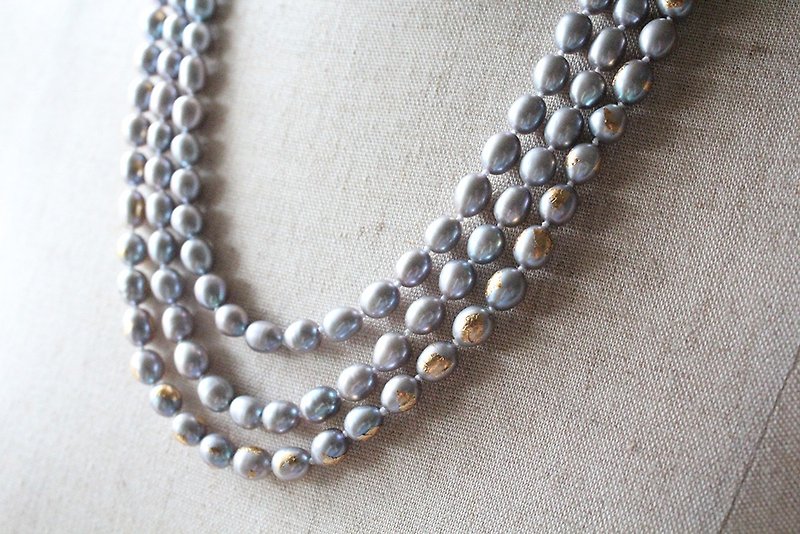 Gold foil long necklace IWAI (Gray Pearl) - Necklaces - Gemstone 