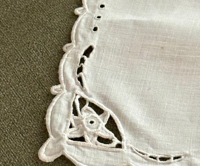 【美品】フランスアンティーク RP手刺繍スカラップ テーブルセンター[3073] 手縫い針 『フランス刺繍針 アソート8種 8本入り THN-106