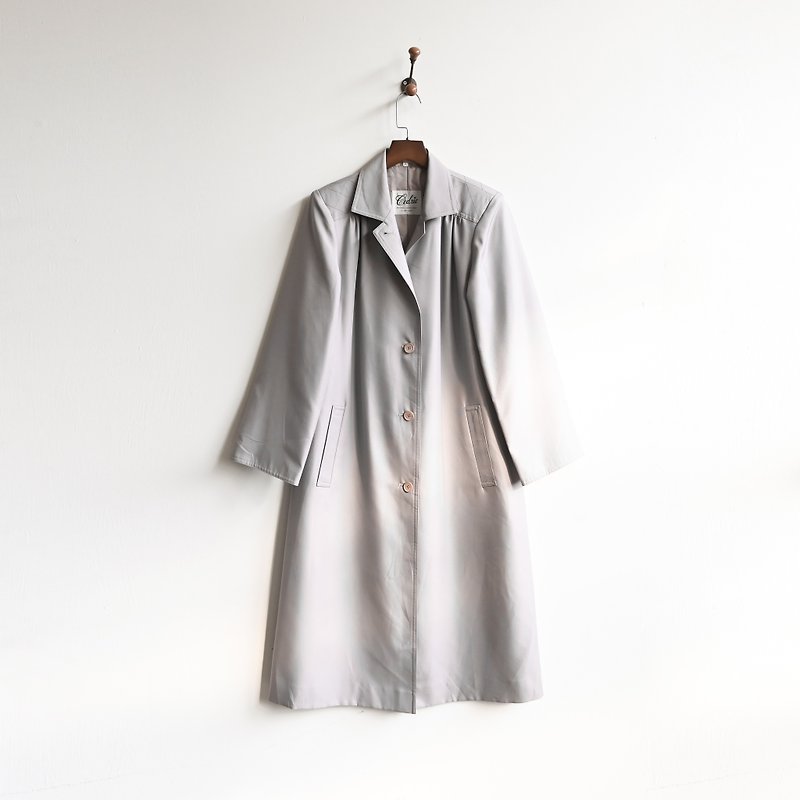 【蛋植物古著】沁涼雨霧日本製純色古著風衣 - 女大衣/外套 - 其他人造纖維 