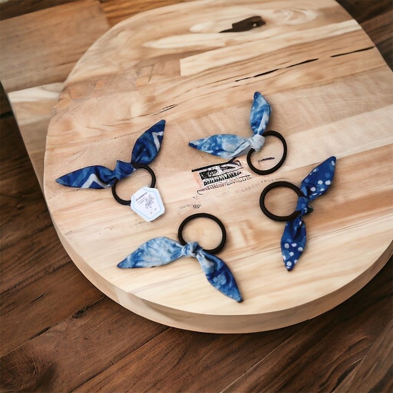 Indigo dyed dragonfly hair tie (set of two, don’t choose the color) - เครื่องประดับผม - ผ้าฝ้าย/ผ้าลินิน สีน้ำเงิน