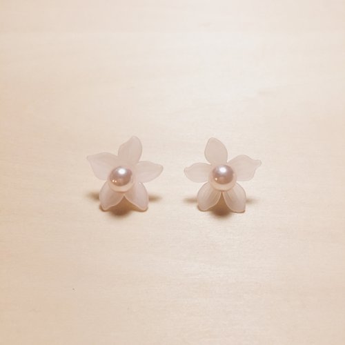 鳥嶼 Niaoyoo 復古半透粉紅珍珠花花可拆式耳環