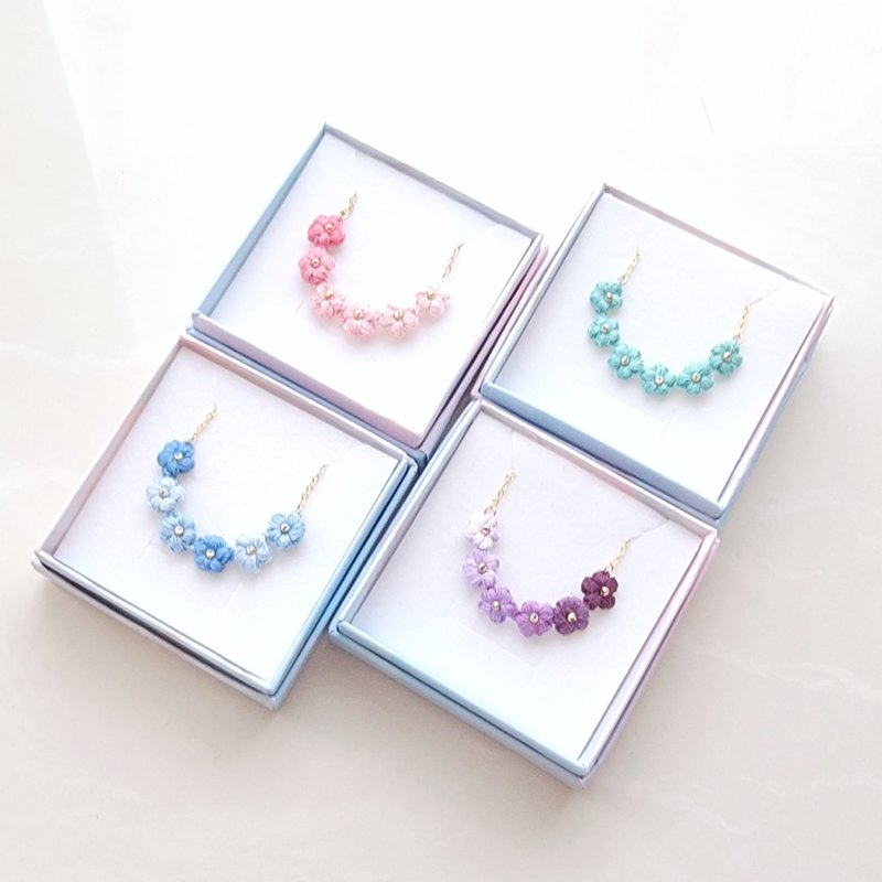 微笑項鍊 花麗 4色 Crochet Flower Smile Pendant Necklace - 項鍊 - 繡線 多色