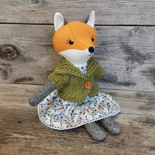 オレンジ色のキツネの女の子、手作りのウールのぬいぐるみ