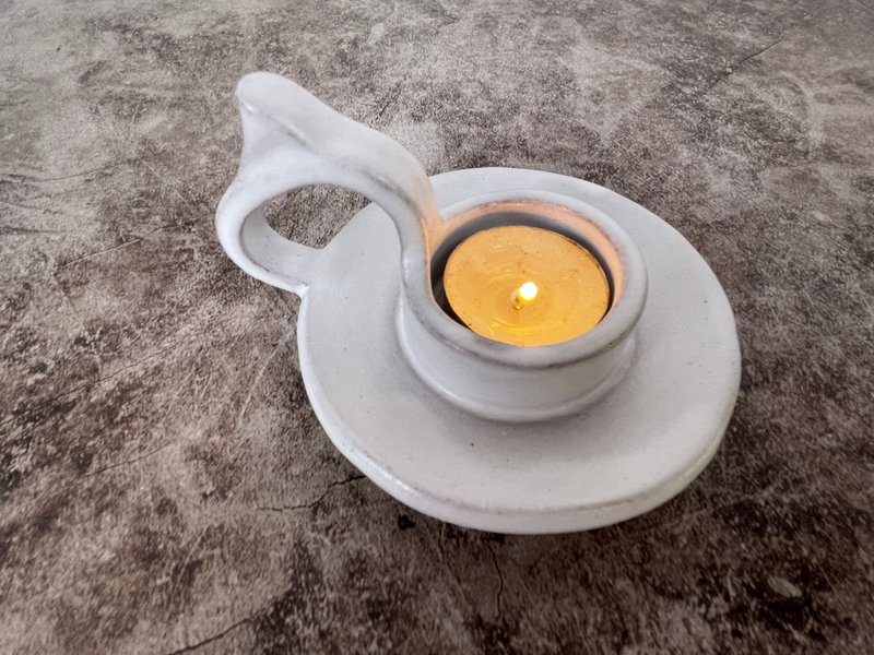 Hand held candle holder-sweet white - เทียน/เชิงเทียน - ดินเผา ขาว