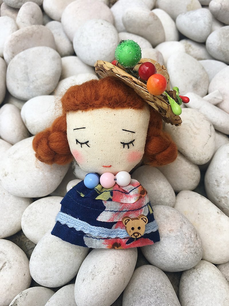 手作りのブローチ - かわいい女の子、麦わら帽子 - 人形・フィギュア - コットン・麻 