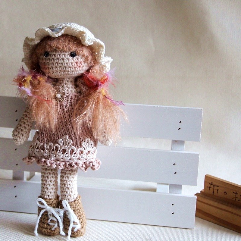 小美娃娃 粉色小洋裝 辮子娃娃 白色草帽 - 玩偶/公仔 - 聚酯纖維 粉紅色