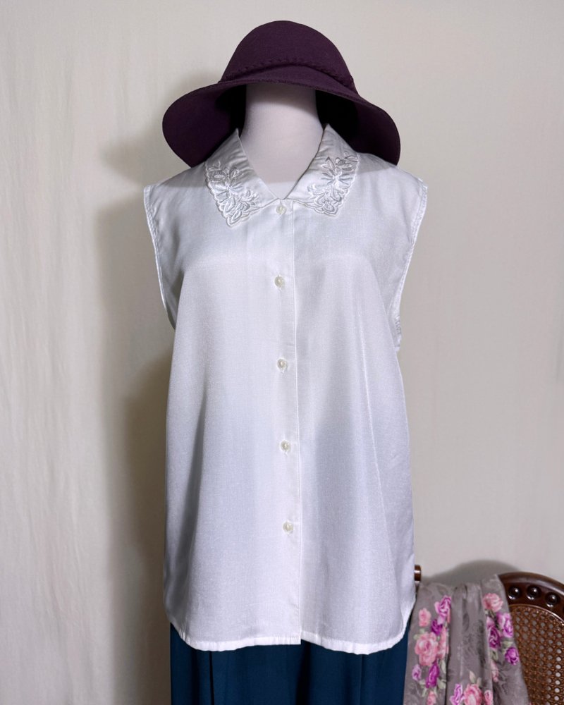 清新刺繡領無袖古著襯衫/ 國外帶回 VINTAGE - 女襯衫 - 聚酯纖維 白色