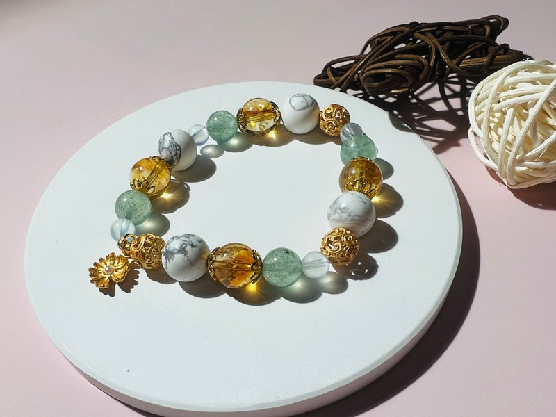 White Turquoise Citrine Green Strawberry Aquamarine Design Bracelet - สร้อยข้อมือ - คริสตัล หลากหลายสี