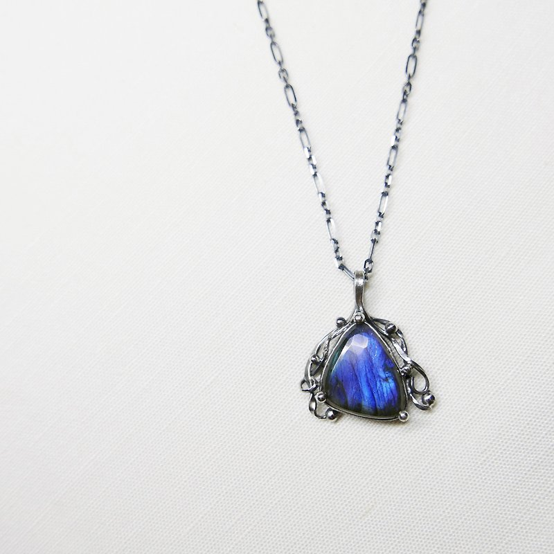 handmade silver labradorite pendant - Necklaces - Gemstone Blue