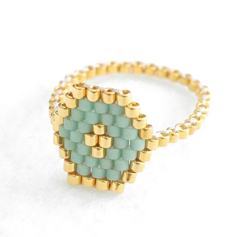 Hexagon Mint Ring, Hexagon Ring, Geometric Ring, Beaded Ring, Mint and Gold, Skinny Ring, Stacking Ring, Spring Colors, Modern, Romantic - แหวนทั่วไป - แก้ว สีน้ำเงิน