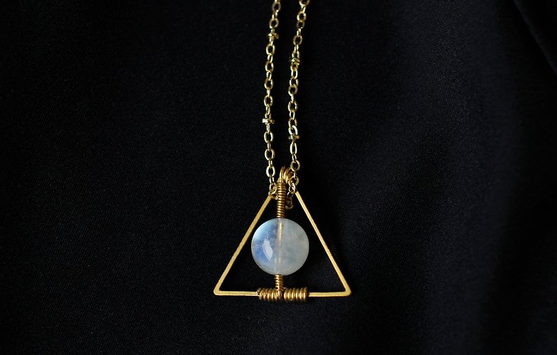 神話: 三角形の幾何学的なインディアン 6A アイスムーン石ネックレス - ネックレス - 宝石 ホワイト