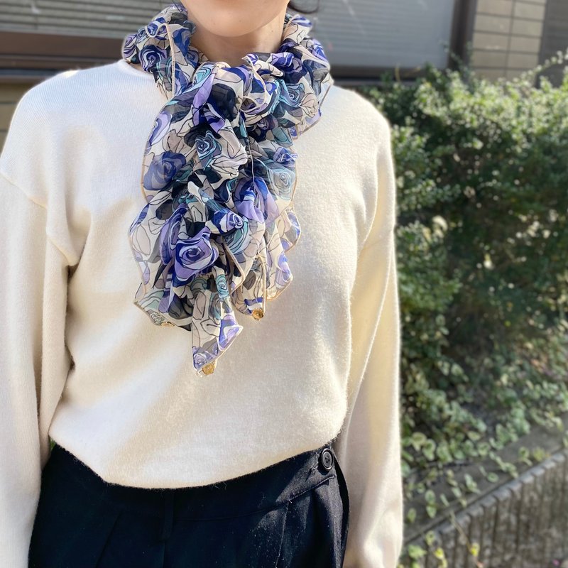 Ballett Rose pattern shirred scarf, blue, fluffy and soft, easy to install with one touch, made in Japan, washable at home - ผ้าพันคอ - เส้นใยสังเคราะห์ สีน้ำเงิน