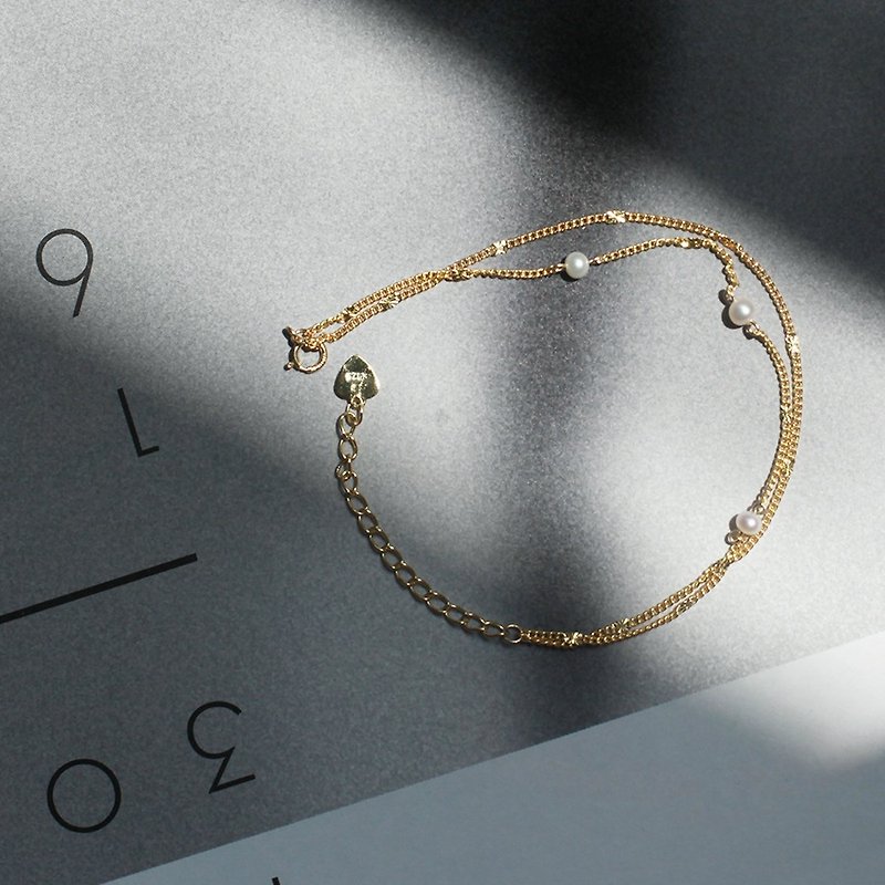 MissQueeny natural small pearl double bracelet - สร้อยข้อมือ - โลหะ สีทอง