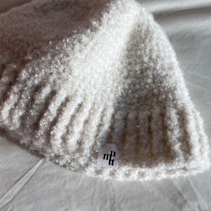 Winter hat Alpaca Boucle Bold Beanie Ivory - 帽子 - 其他材質 白色