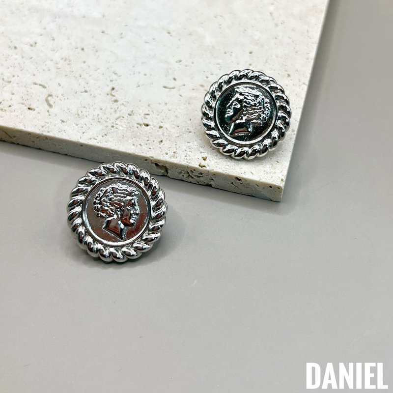 •DANIEL• 歐美老件 MONET羅馬人像硬幣耳環 - 耳環/耳夾/耳骨夾 - 其他金屬 銀色