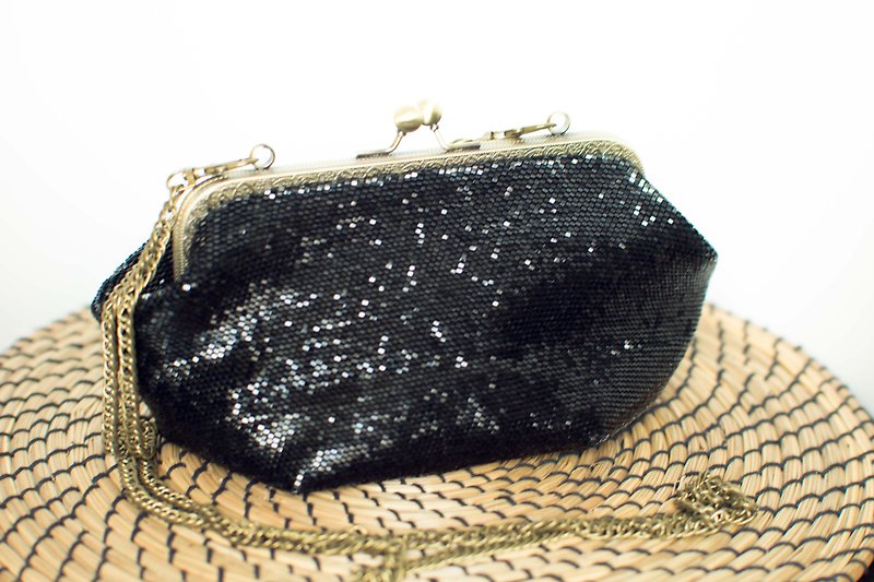 黒く輝くビーズの財布。シャインビーズクラッチ。ユニークなイブニングバッグ. - クラッチバッグ - その他の素材 ブラック