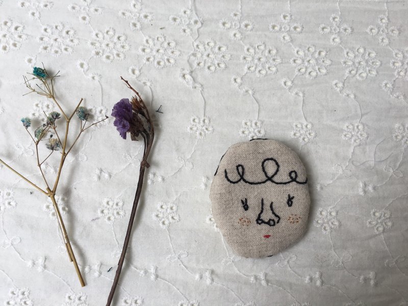 表情二股刺繍別針 - 胸針 - 棉．麻 