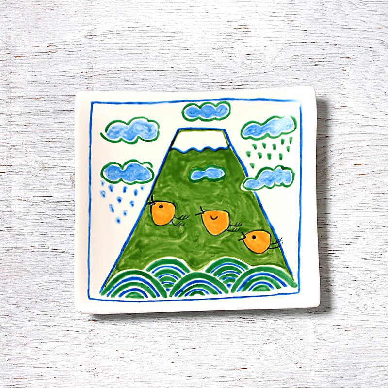 ポップな富士山と波千鳥・春の四角皿 - 小皿 - 磁器 グリーン