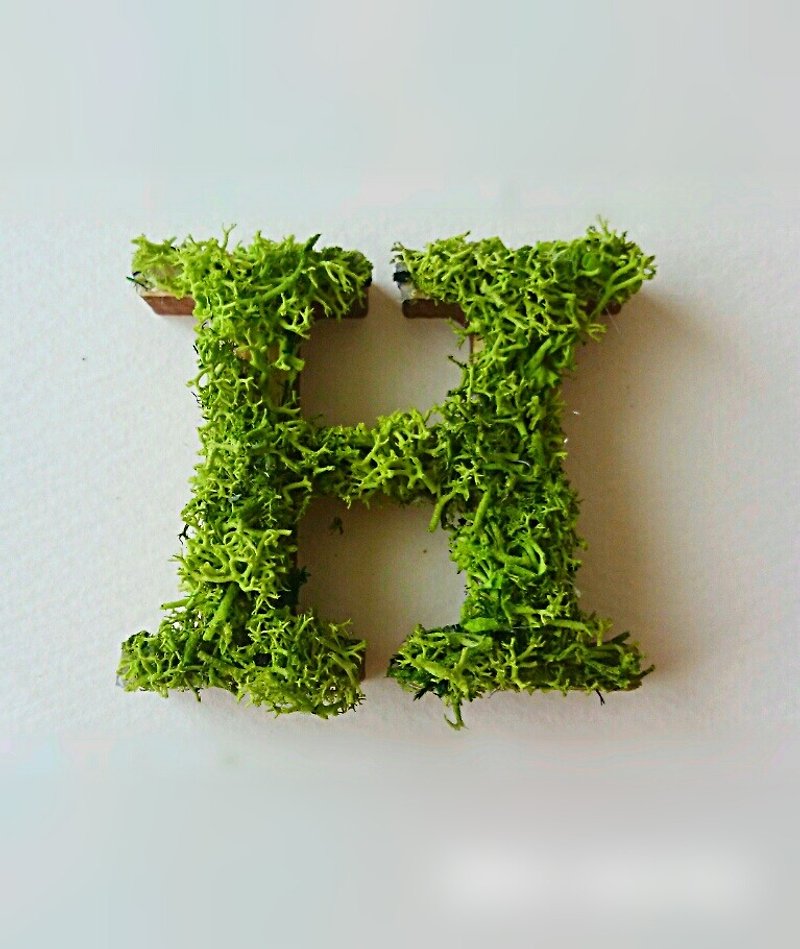 Wooden Alphabet Object (Moss) 5cm/Hx 1 piece - ของวางตกแต่ง - ไม้ สีเขียว