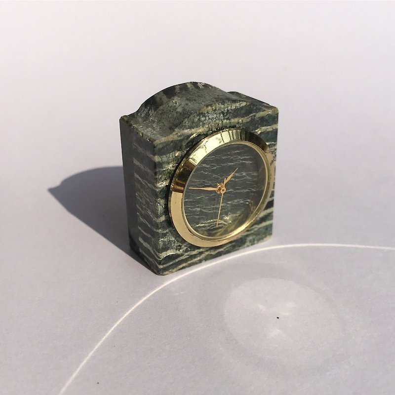 【Lost And Find】Natural agate gemstone clock with panther pattern - นาฬิกาผู้หญิง - เครื่องเพชรพลอย สีเขียว