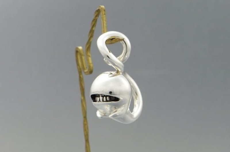 anti smile ghost pendant (s_m-P.25) ( 不高兴 情绪不好 幽灵 鬼 鬼魂 亡魂 灵魂 銀 垂饰 颈链 项链 ) - สร้อยคอ - เงินแท้ สีเงิน