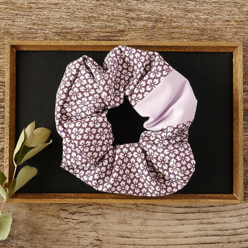 Happy hair ornament kimono scrunchie floral pattern - Hair Accessories - Cotton & Hemp Purple