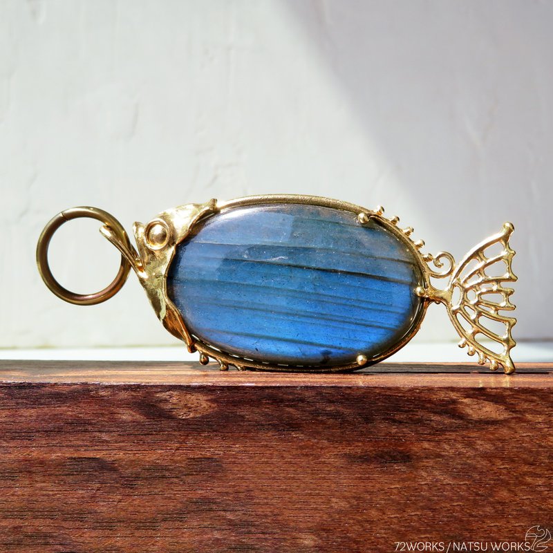 Blue Labradorite Fish charms - พวงกุญแจ - เครื่องเพชรพลอย สีน้ำเงิน