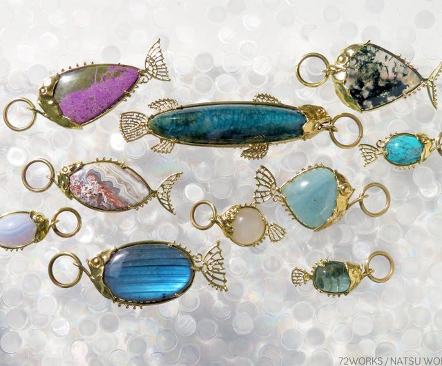 ラブラドライト フィッシュ チャーム / Blue Labradorite Fish charms - ショップ NATSU WORKS チャーム -  Pinkoi