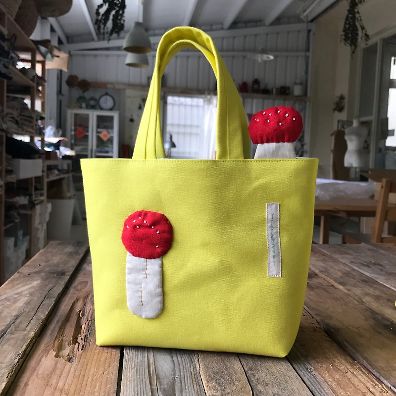Red mushroom bag / mustard yellow bottom - กระเป๋าถือ - ผ้าฝ้าย/ผ้าลินิน สีเหลือง