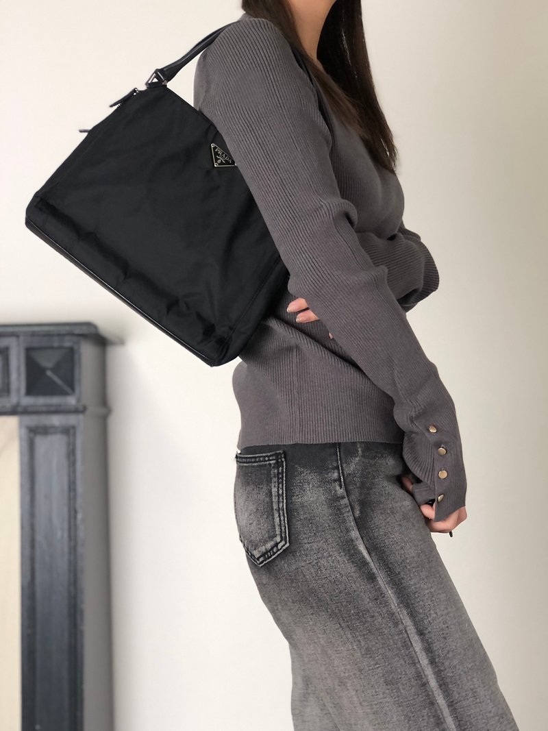 【 日本直送　名牌中古包 】PRADA プラダ ハンドバッグ ブラック トライアングルロゴ ナイロン vintage オールド zzietj - 手提包/手提袋 - 尼龍 黑色