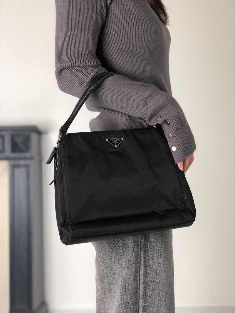 【 日本直送　名牌中古包 】PRADA プラダ ハンドバッグ ブラック トライアングルロゴ ナイロン vintage オールド zzietj - 手提包/手提袋 - 尼龍 黑色